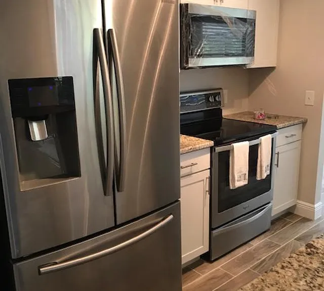 833 Berkshire Dr — Photo 12