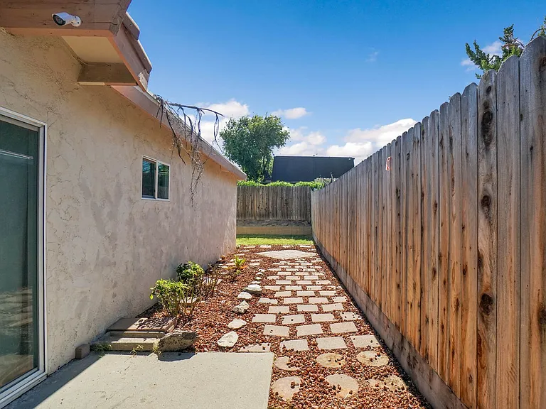 4206-4208 Casa Blanca Lane — Photo 31