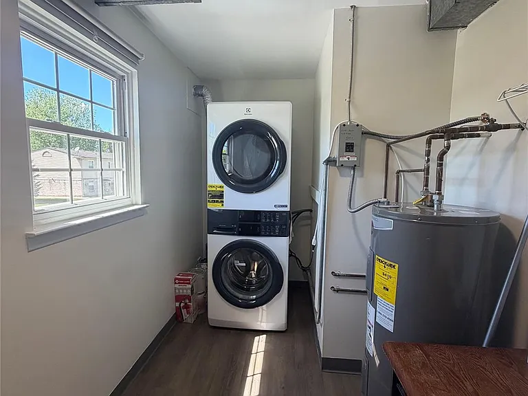 204 Princeton Dr — Photo 12