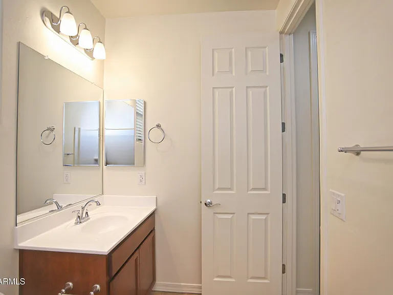 879 W Finch Dr — Photo 9
