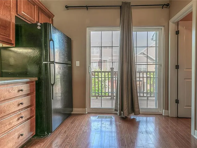2804 Lake Ave — Photo 4