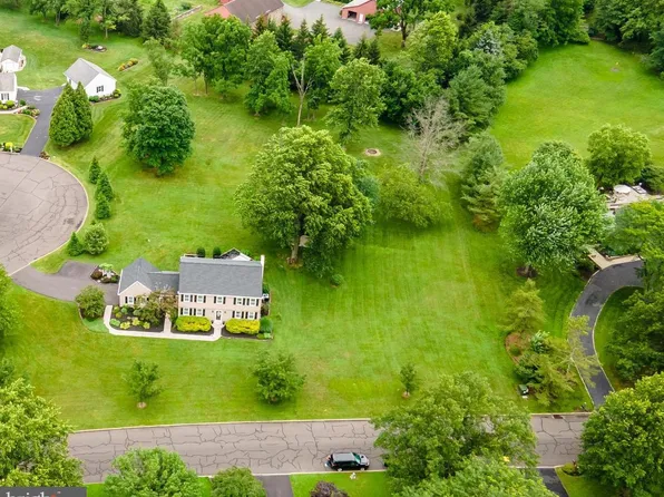 5758 Belmont Manor Dr, Pipersville, PA 18947