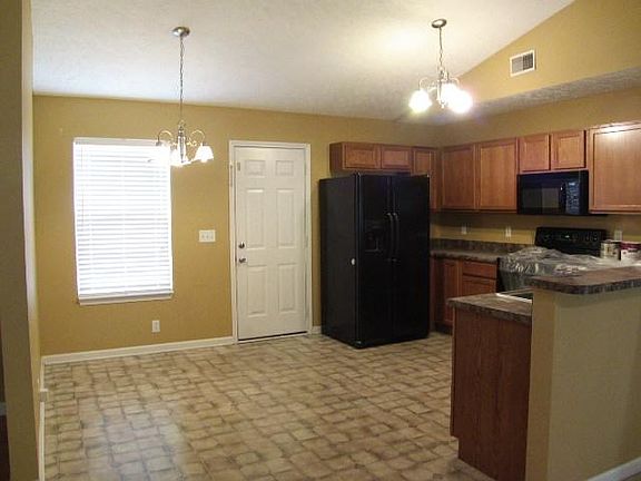 5th image of 2718 Cayuga Dr