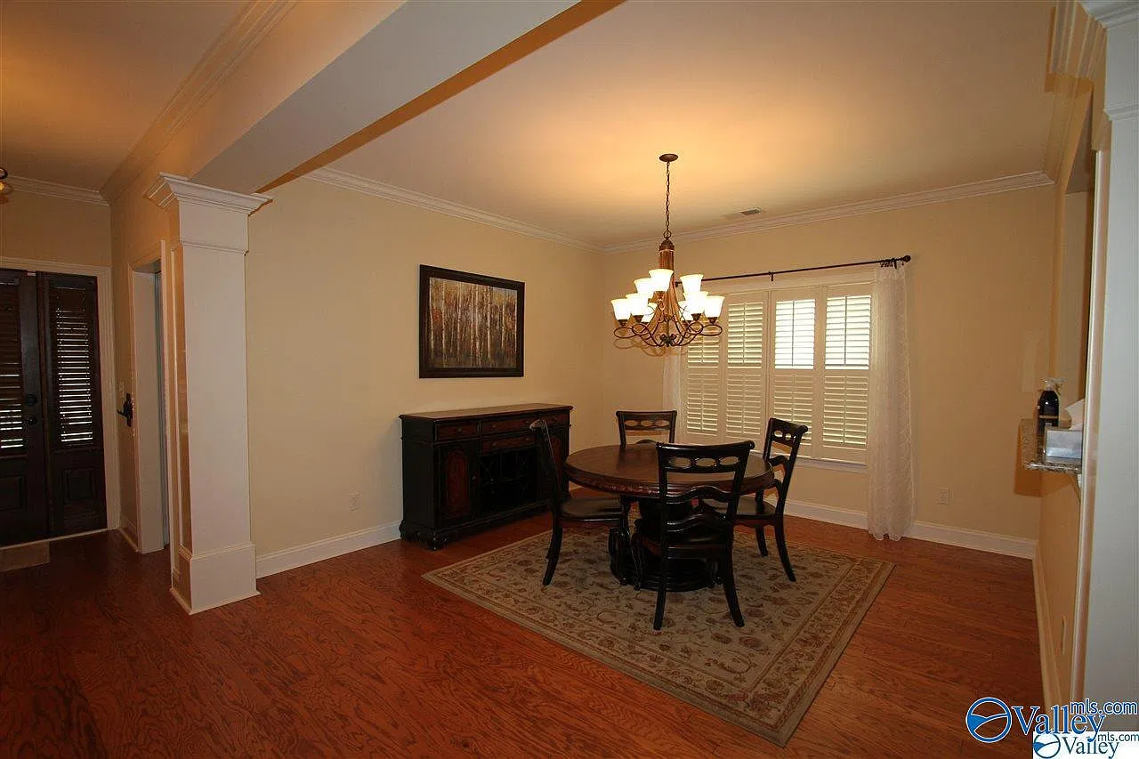 3 bed, 2.0 bath, 1900 sqft, $2,500 — Photo 4