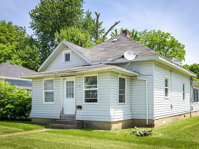 2100 N Ball Ave — Photo 8