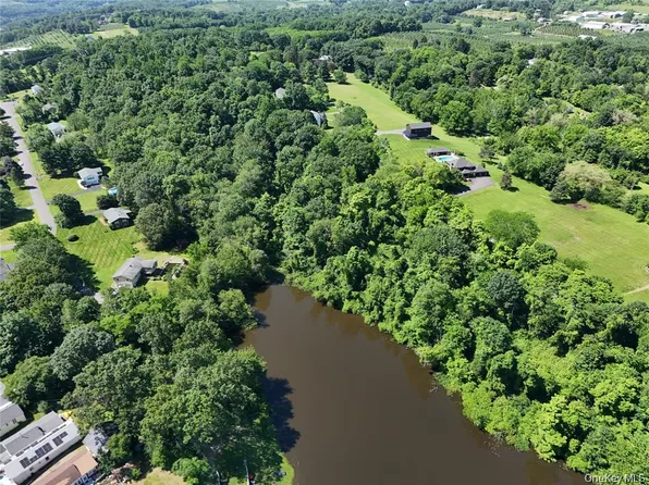 Cricchios Lane, Marlboro, NY 12542