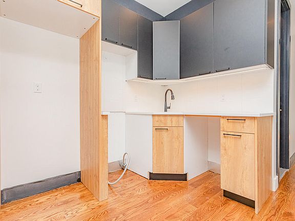 2nd image of 891 Willoughby Ave #4C