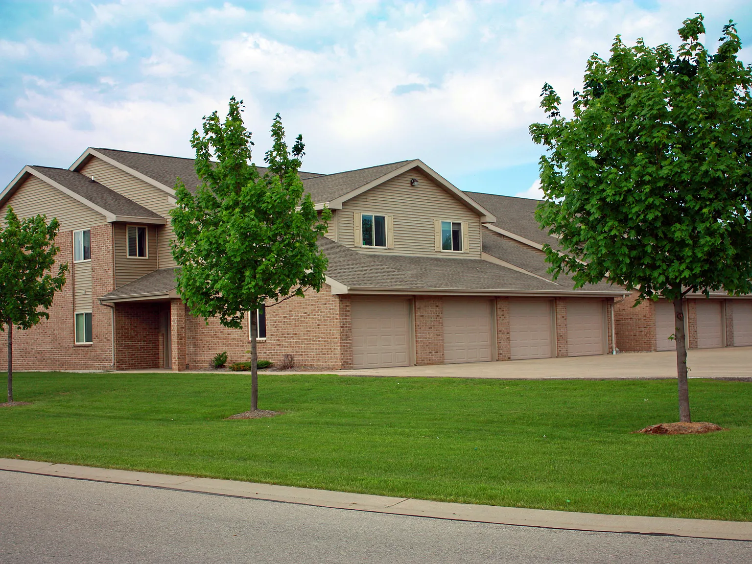 2 bed, 1200 sqft, $1,295 — Photo 2