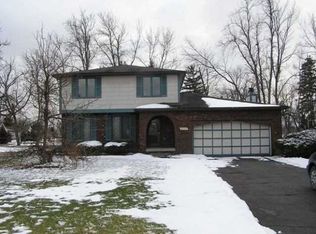 8345 Clarnew Dr, East Amherst, NY 14051