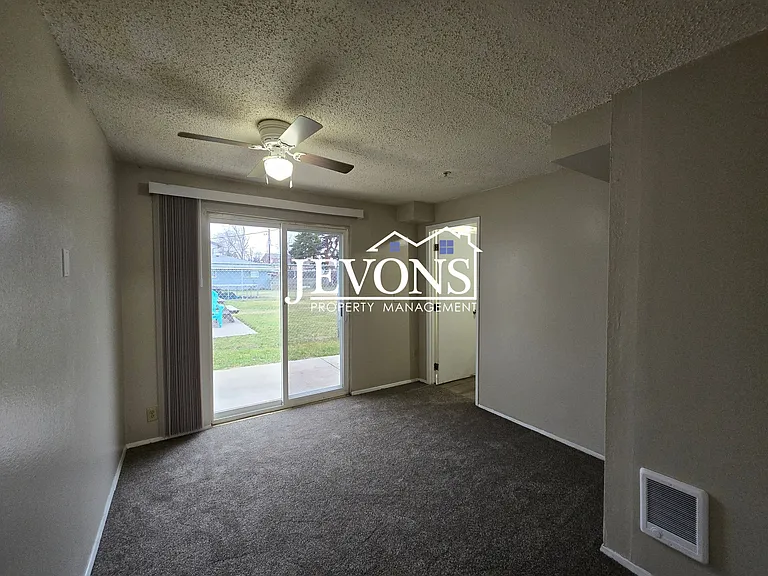406 S 60th Ave #B — Photo 4