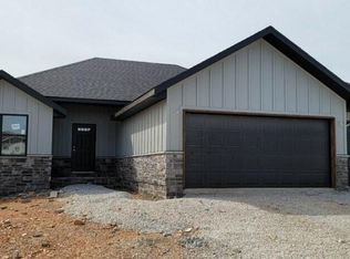 668 W Pinewood St, Nixa, MO 65714