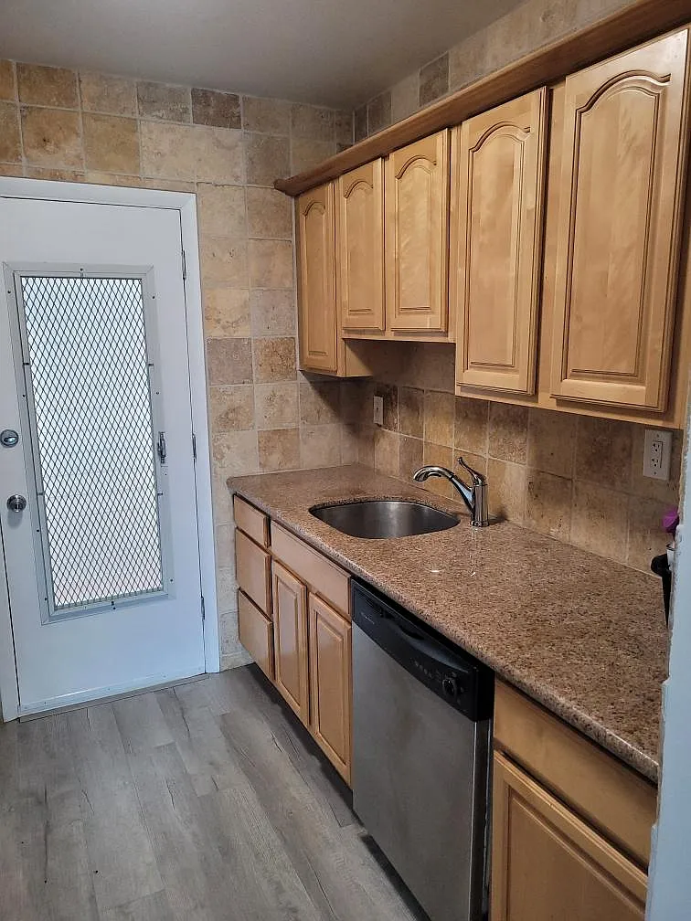 3 bed, 1176 sqft, $2,700 — Photo 4