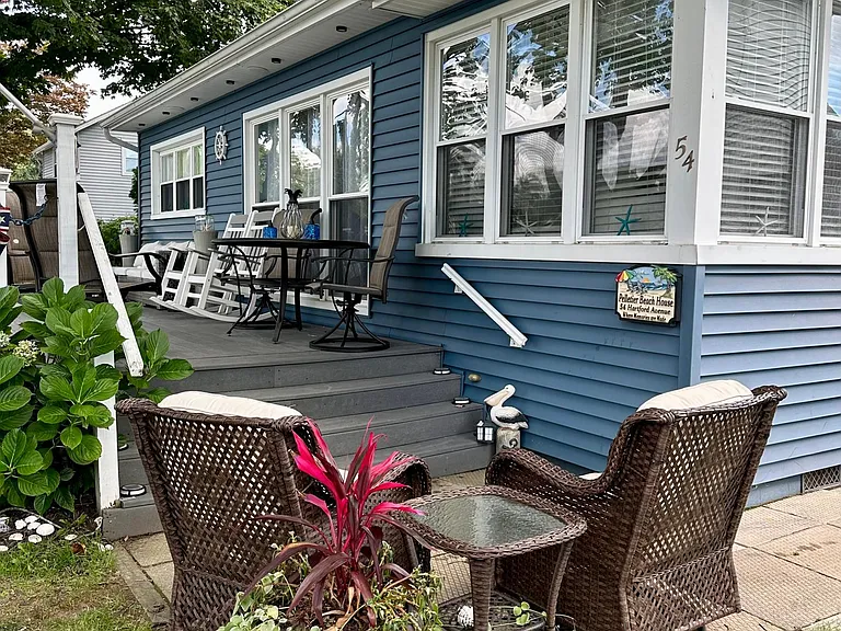 54 Hartford Ave — Photo 4