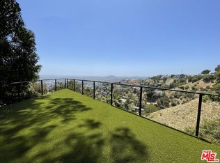 8424 Grand View Dr, Los Angeles, CA 90046