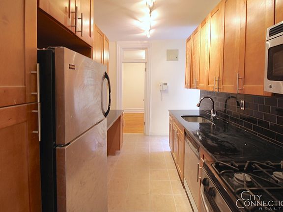 3rd image of 216 W 99th St APT 5