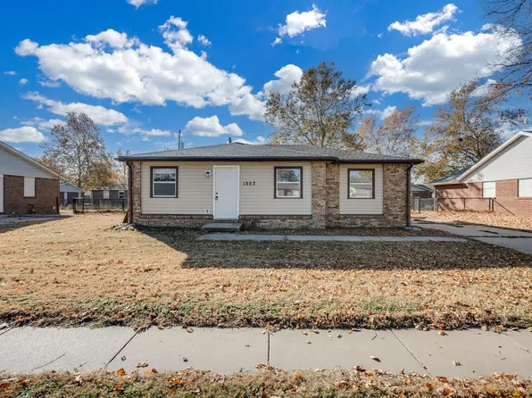 1507 E Catalina St, Wichita, KS 67216