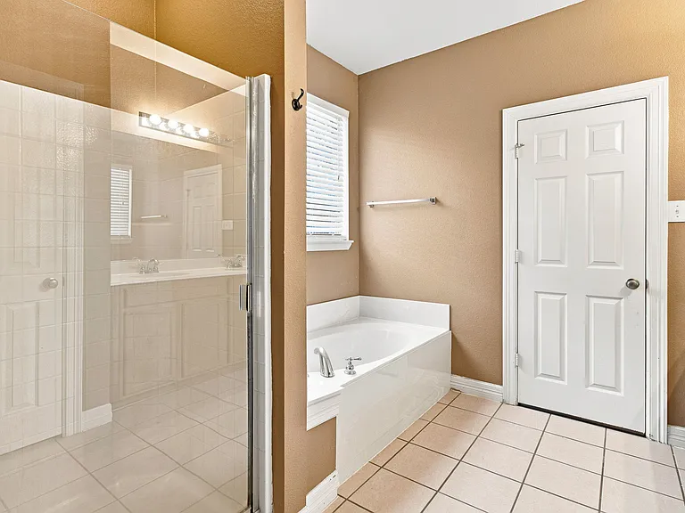 4608 Brighton Dr — Photo 24