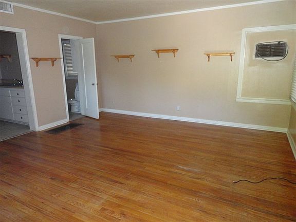3rd image of 1452 E Olive Ave
