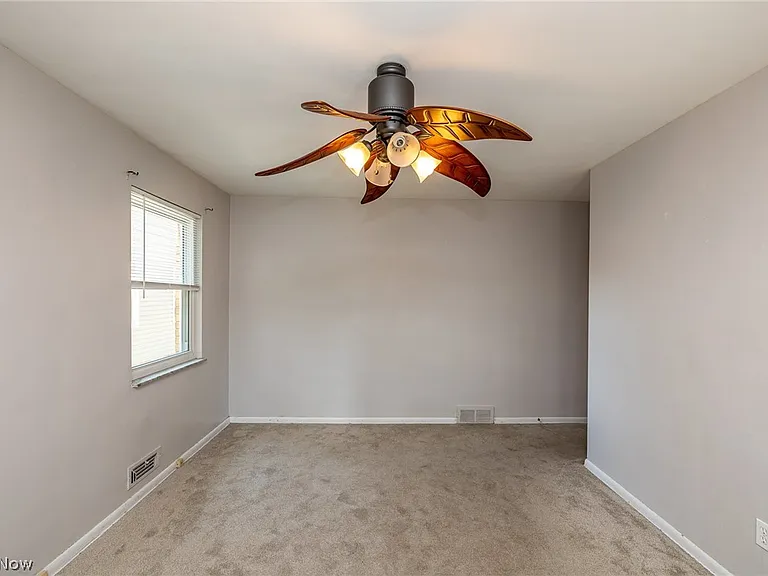 8221 Pelham Dr — Photo 21