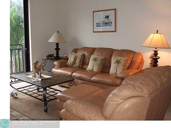 4th image of 1585 S Ocean Ln APT 280