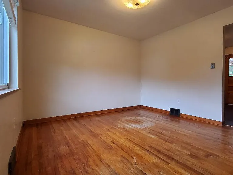 2467 Woodward Ave — Photo 13