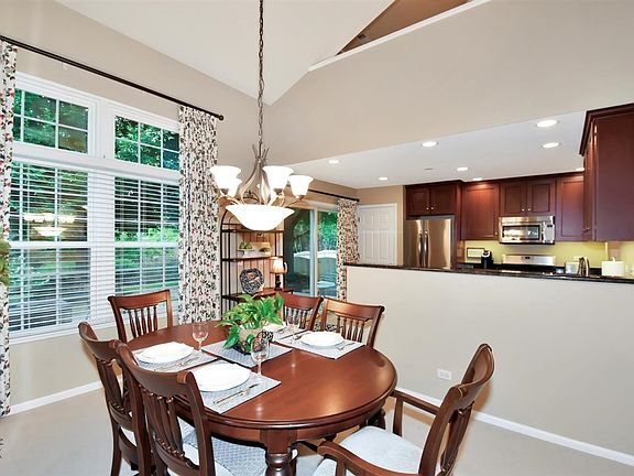 4th image of 537 Tewksbury Cir