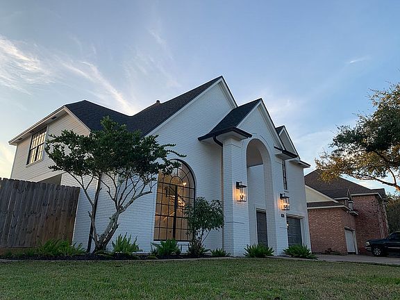 4th image of 804 Charleston Dr