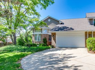 42 Woodstone Ct, Buffalo Grove, IL 60089