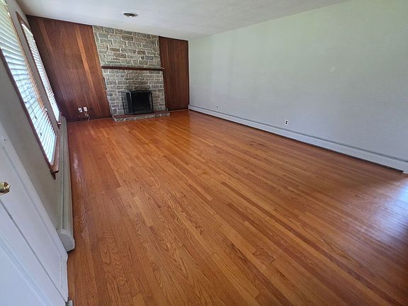 4th image of 2213 Allibone Rd