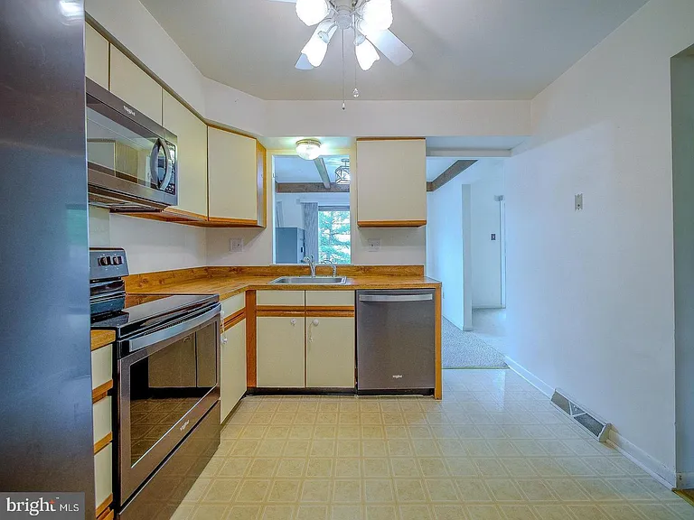 1001 Winfield Ct — Photo 9