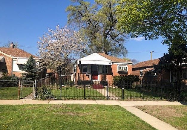 1st image of 10118 S Hoxie Ave
