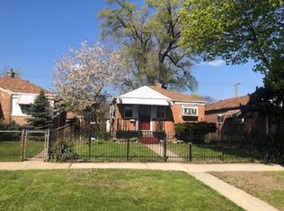 10118 S Hoxie Ave, Chicago, IL 60617