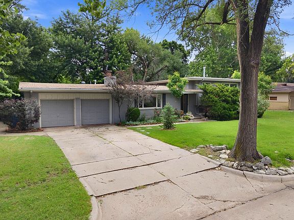 3rd image of 102 S Lochinvar St