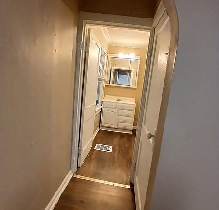 4th image of 2432 S Emerson Ave