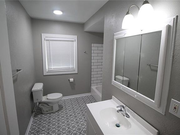4th image of 5320 Michigan Ave