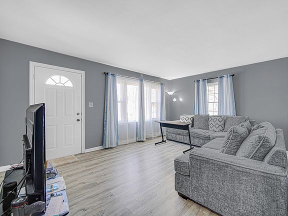3rd image of 1119 W 38th Pl