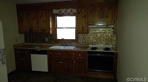 4th image of 3200 Castlebury Dr