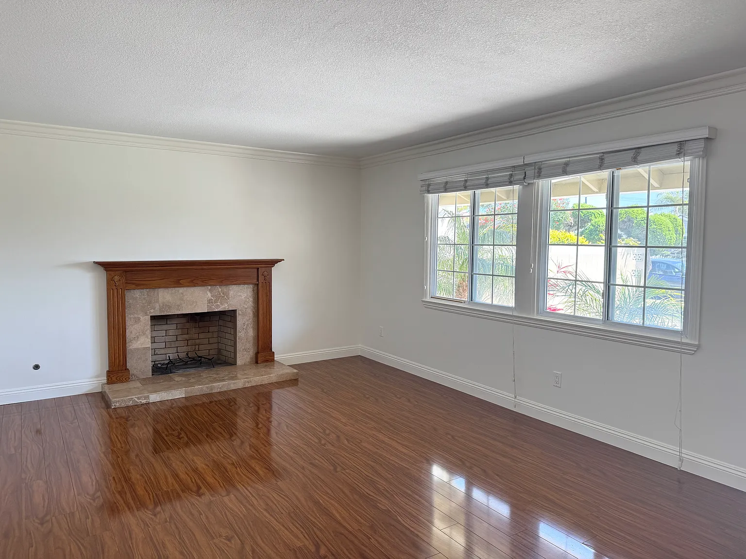 3 bed, 1235 sqft, $4,300 — Photo 3
