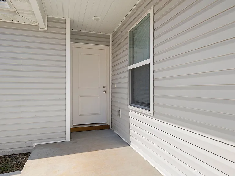 331A W Summit St — Photo 2