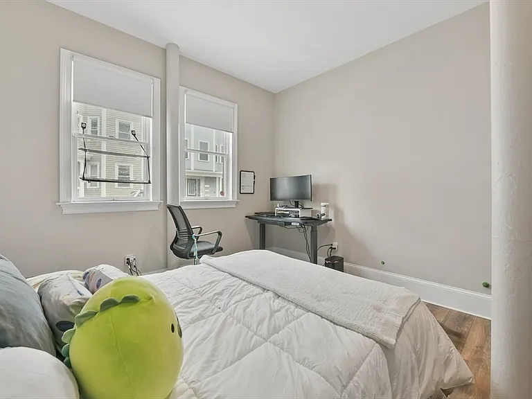 467 E 8th St #1A — Photo 15