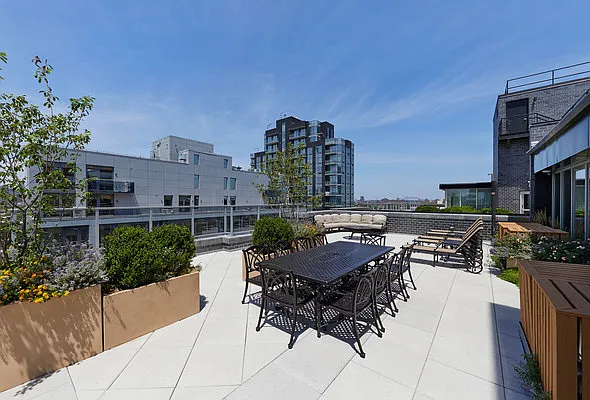 4118 Crescent St #1A — Photo 6