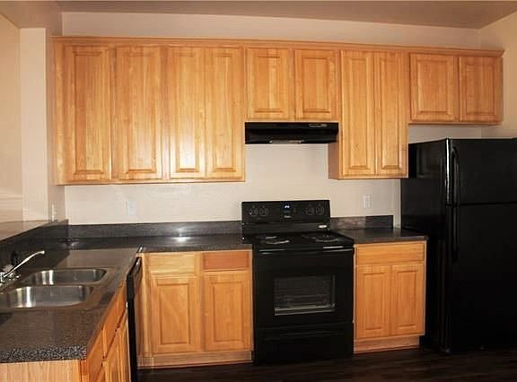 4th image of 9811 Sycamore Dr