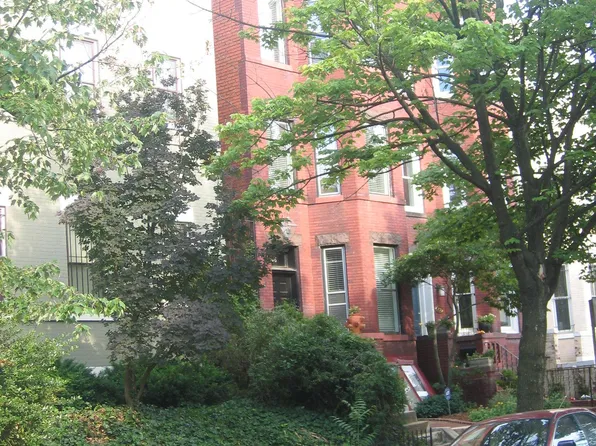 706 7th St SE #B, Washington, DC 20003