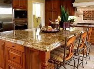 7151 Country Ln, Chagrin Falls, OH 44023