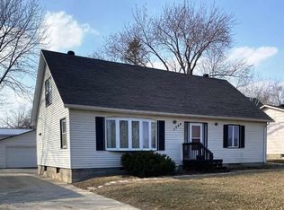 1204 N 5th St, Saint Peter, MN 56082