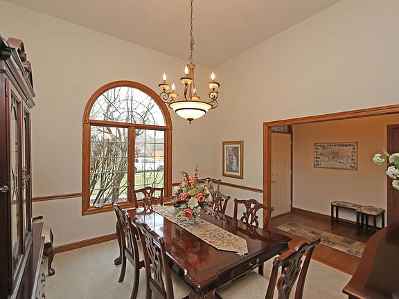 4th image of 35 Woodlake Trl