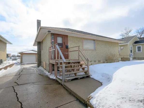 9725 N 100th Ave, Grande Prairie, AB T8V 0T5