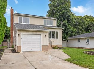 65 Westminster Dr, Shirley, NY 11967