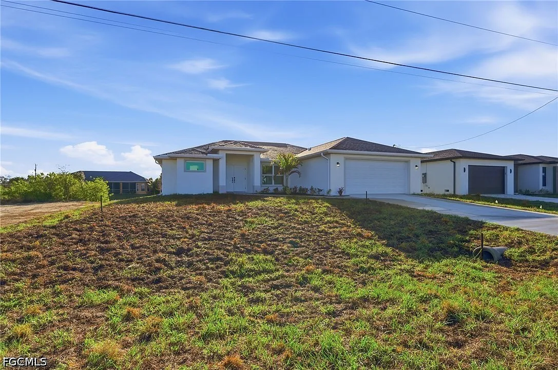 3 bed, 2.0 bath, 1614 sqft, $2,000 — Photo 2