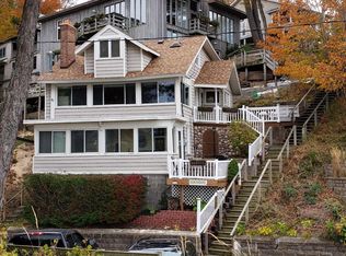 39 Lovers Ln, Grand Haven, MI 49417
